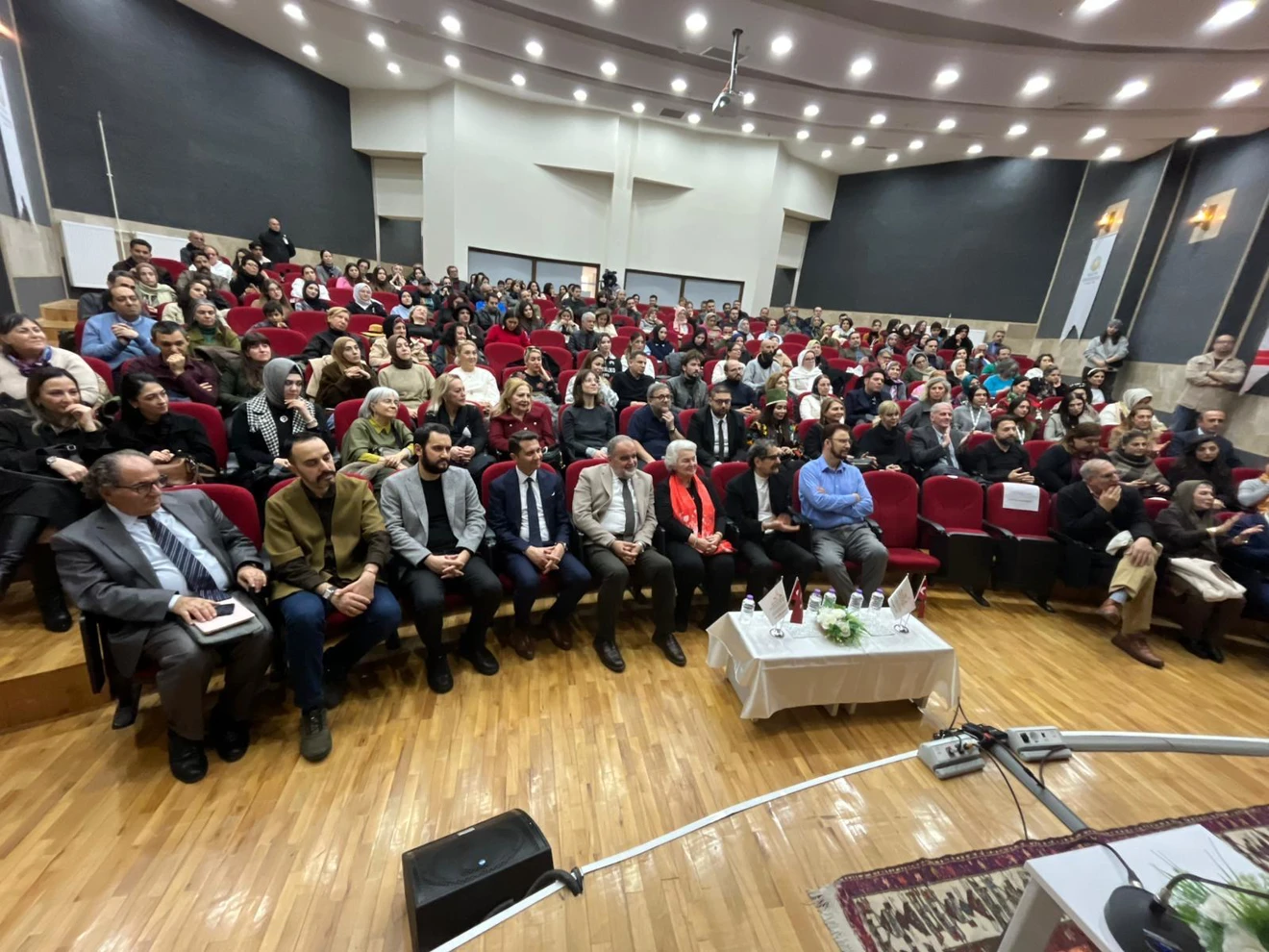 “Gel Ey Aşk!”  Sanatsal Eserinin Tanıtımı ve İlk Gösterimi